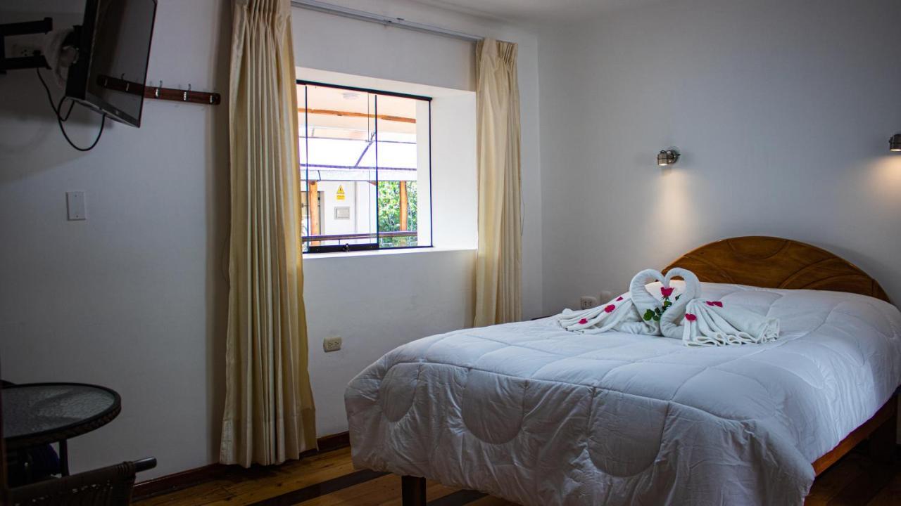 Hotel Los Laureles Calca Eksteriør billede