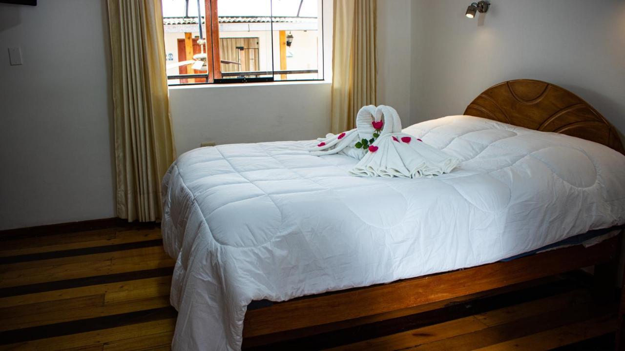 Hotel Los Laureles Calca Eksteriør billede