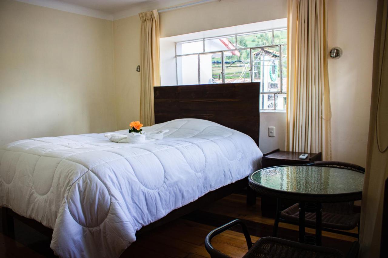 Hotel Los Laureles Calca Eksteriør billede