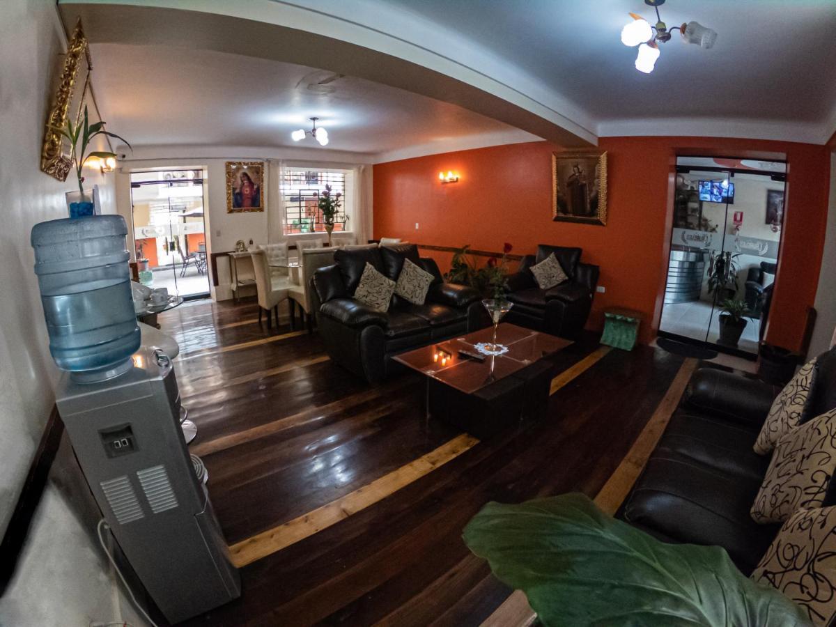 Hotel Los Laureles Calca Eksteriør billede