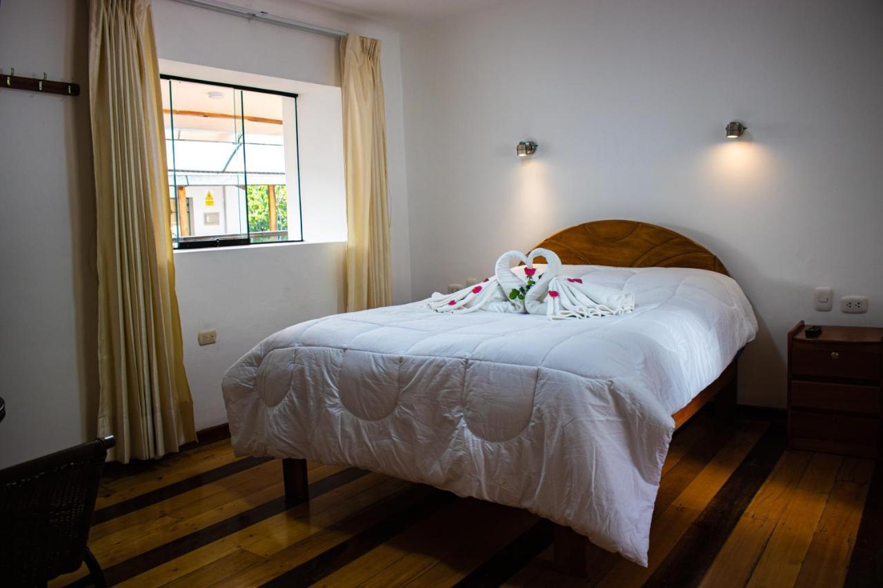 Hotel Los Laureles Calca Eksteriør billede