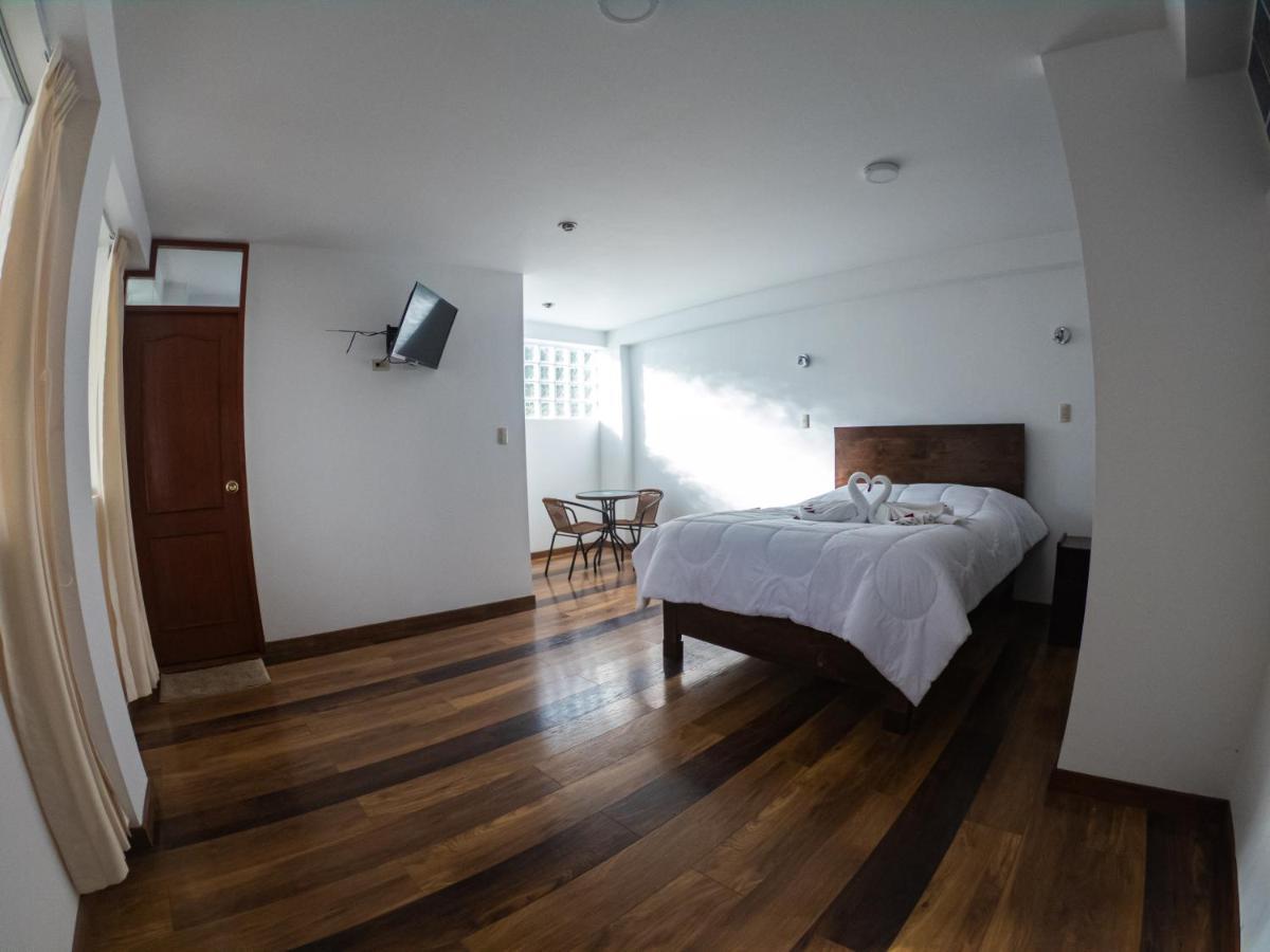 Hotel Los Laureles Calca Eksteriør billede