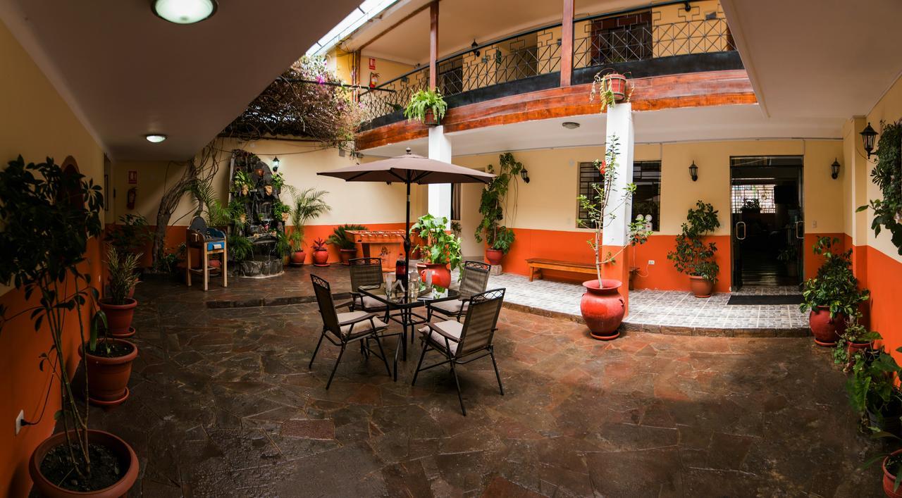 Hotel Los Laureles Calca Eksteriør billede