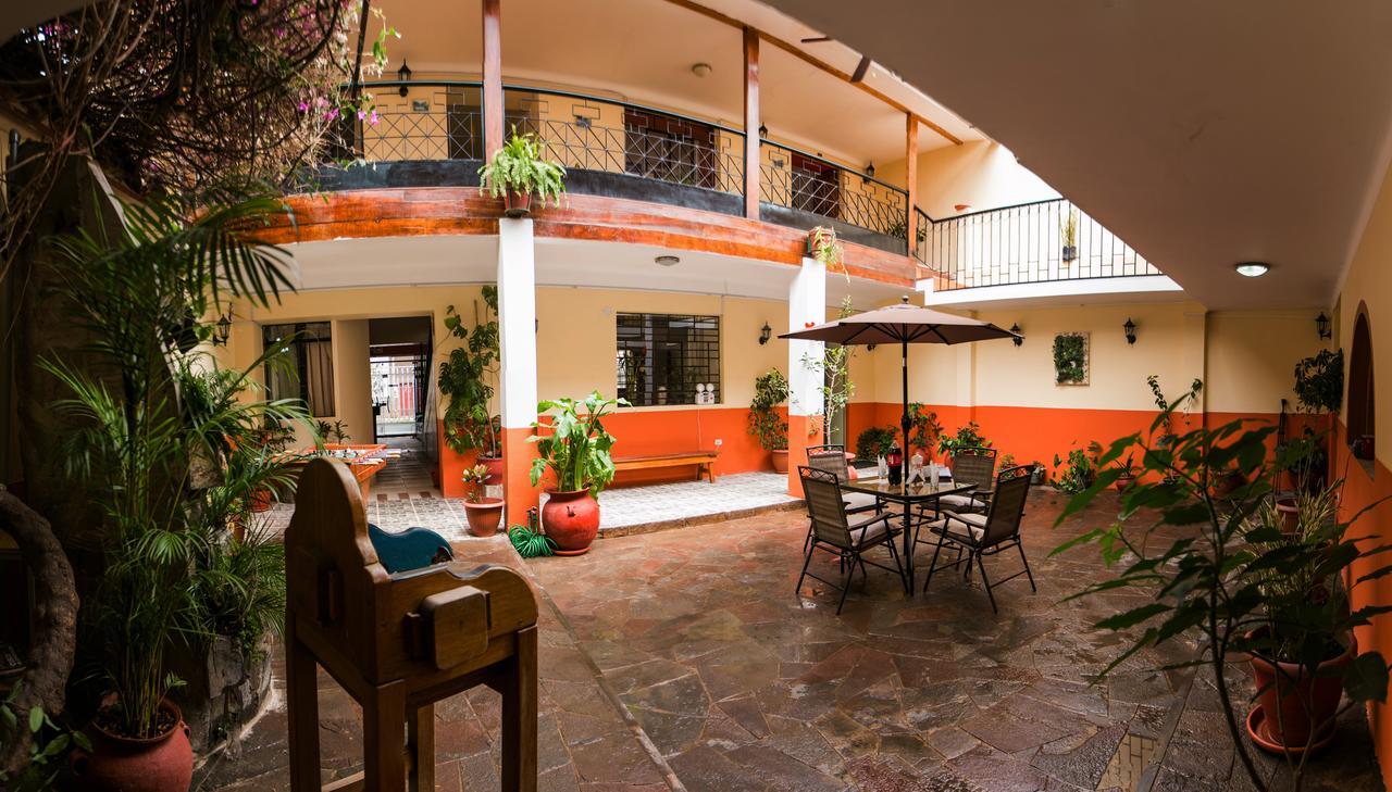 Hotel Los Laureles Calca Eksteriør billede