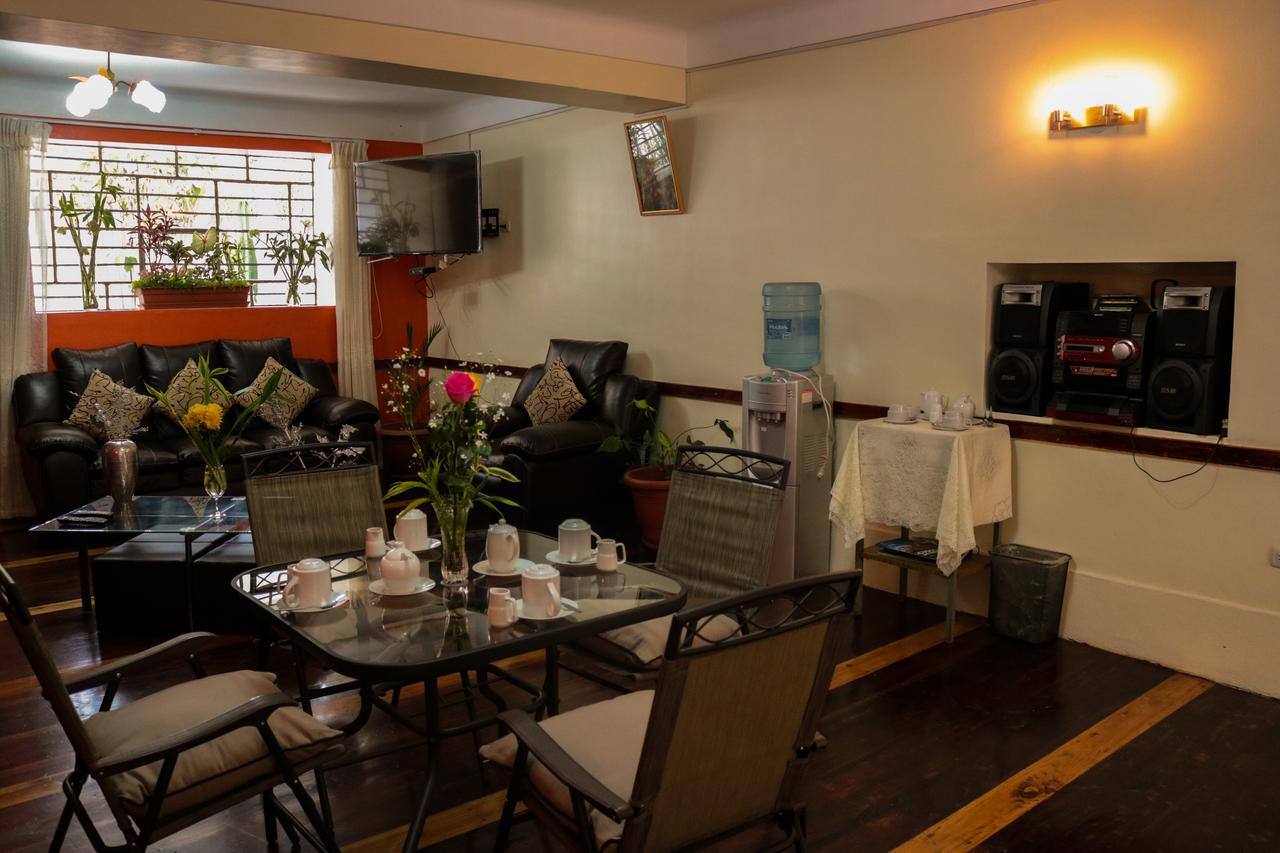 Hotel Los Laureles Calca Eksteriør billede
