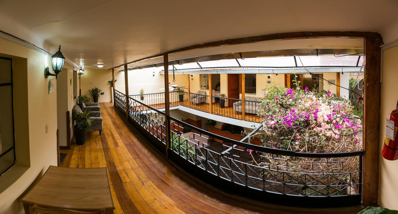 Hotel Los Laureles Calca Eksteriør billede